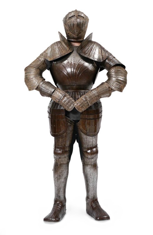 DECORATIVE KNIGHTS SUIT OF ARMOR: DECORATIVE KNIGHTS SUIT OF ARMOR: 20th century production, complete, will require assembly.