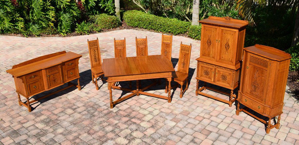 Krug 9 Piece Oak Dining Room Set