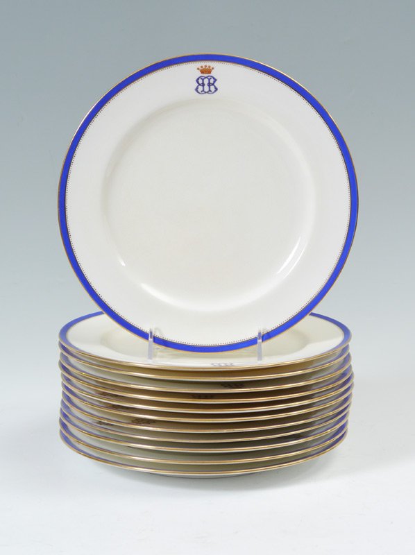 12 MINTON DINNER PATES PERSONAL YACHT: SET OF 12 MINTON DINNER PLATES: From the personal sailing yacht, the Variety, of Elton Hoyt II. Monogrammed. Retailed through T Goode & Co. London. 10 1/4'' dia. Estate of Elton Hoyt II