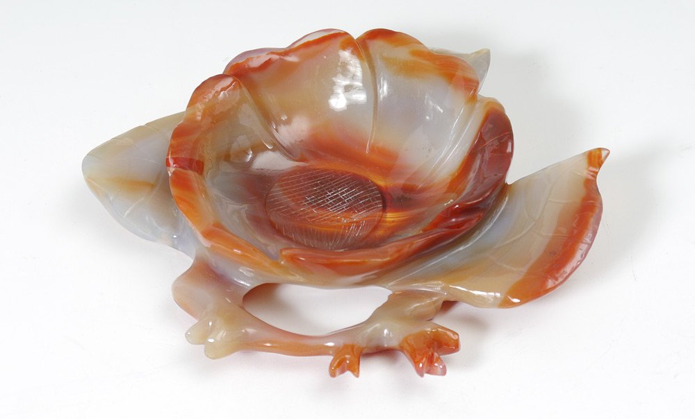 CARVED FLORAL CARNELIAN AGATE TRAY: CARVED FLORAL CARNELIAN AGATE TRAY: Carved in the form of a blossom, 1" x 6" x 5".