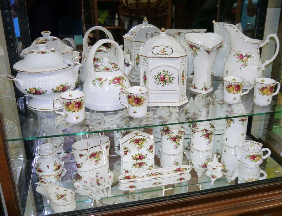 ROYAL ALBERT OLD COUNTRY ROSES CHINA: UNUSUAL GROUP OF OLD COUNTRY ROSES BY ROYAL ALBERT: Approx. 19 pieces to include a heart shaped vase (9 1/2"), pitcher (10"), large cookie jar (cracked), soup tureen, napkin holder, pen tray, basket,