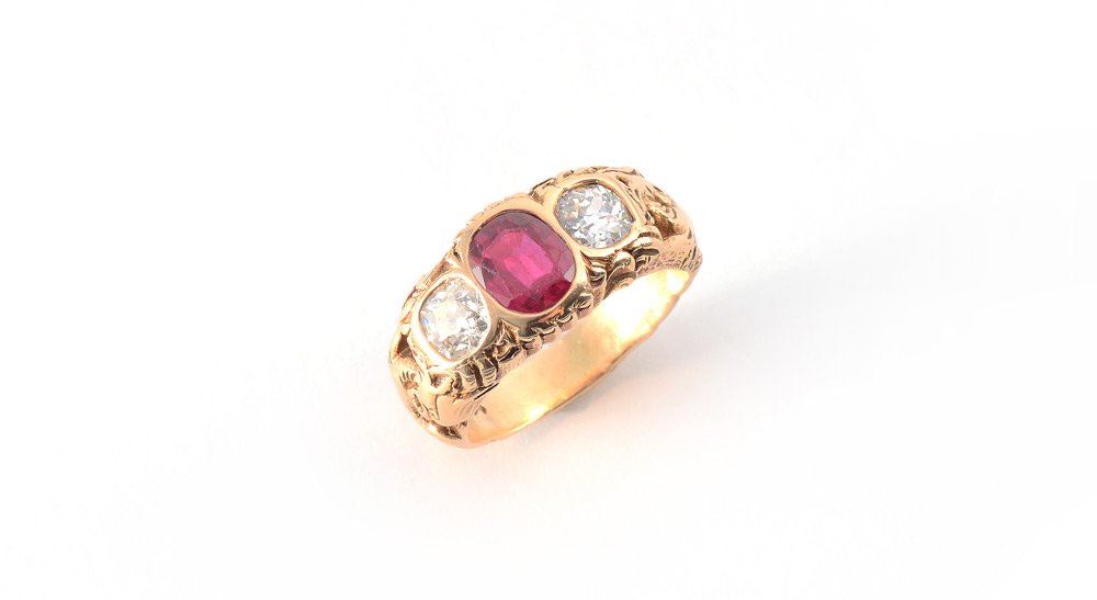 EDWARDIAN RUBY & DIAMOND DRAGON 14K GOLD RING: EDWARDIAN LADIES OR MEN'S RUBY AND DIAMOND RING: Double dragon shank centering what was the style of the day- a synthetic ruby, 8x6 mm. The ruby is flanked by 2 old mine cut diamonds totaling approx, 
