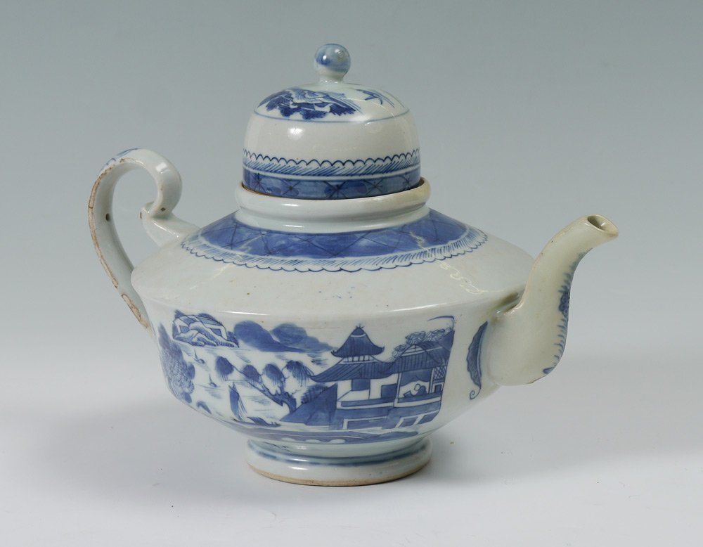 CANTON CHINA HOT WATER TEA POT: CANTON HOT WATER TEA POT: Large domed lid, measures approx. 8" tall x 12".