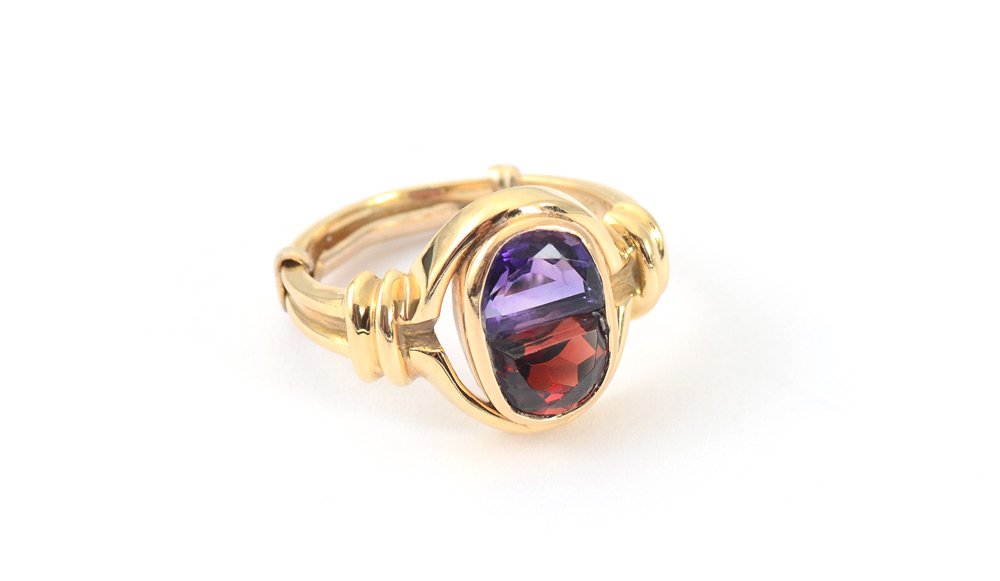 GARNET & AMETHYST RING 14K GOLD: AMETHYST & GARNET RING: 14K yellow gold amethyst and garnet ring. Weight: 7.1 grams. Size: 8