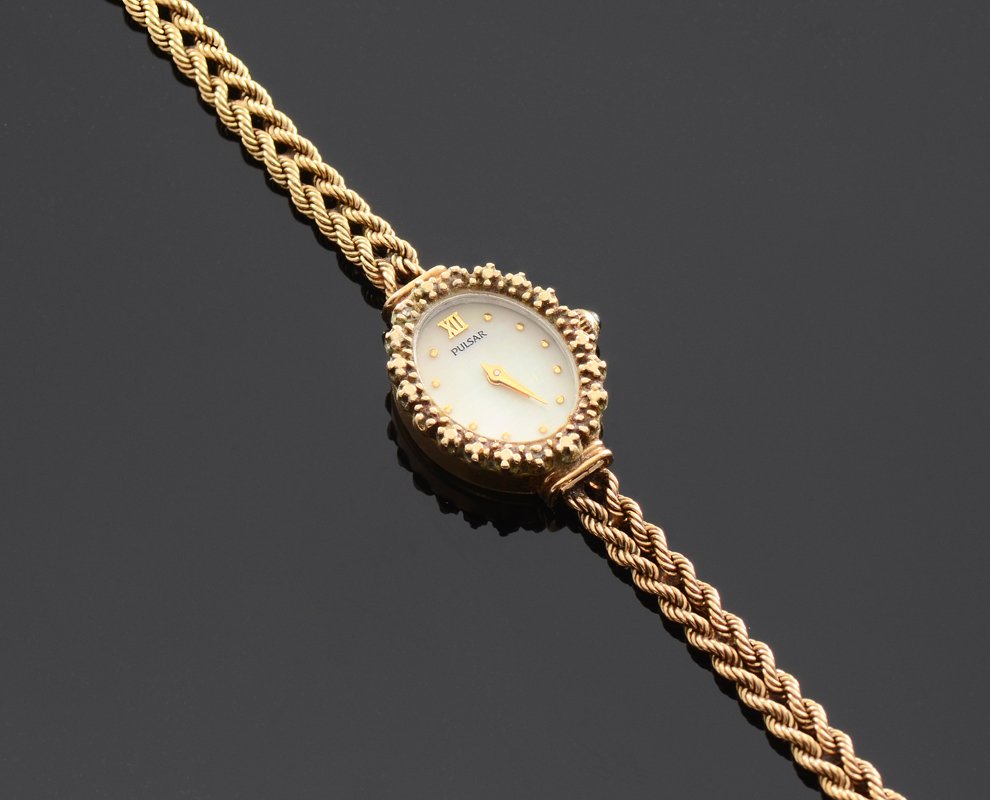 14K GOLD PULSAR LADY'S RETRO WATCH: 14K GOLD PULSAR LADY'S WATCH: V400 case and dial with a 14K gold double rope bracelet. Oval mother of pearl dial with disc markers. Length: 7". All inclusive weight: 10.8 grams.