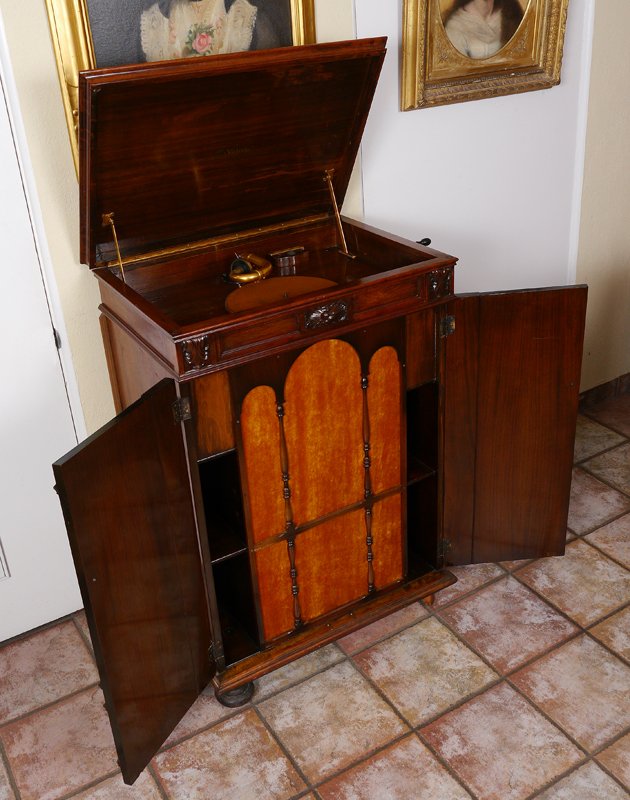 VICTROLA ORTHOPHONIC CREDENZA DISC PHONOGRAPH