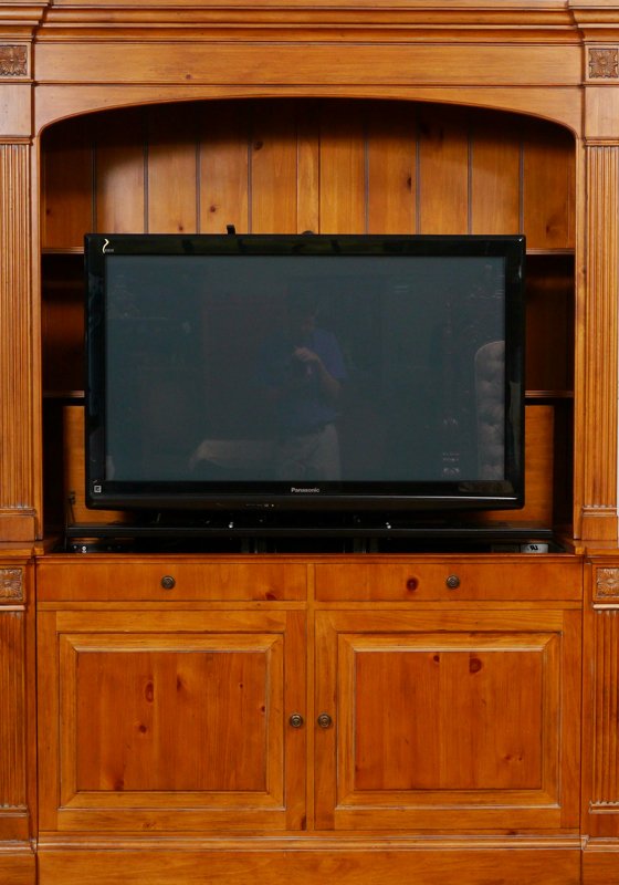 ETHAN ALLEN TELEVISION LIFT Lot 1223