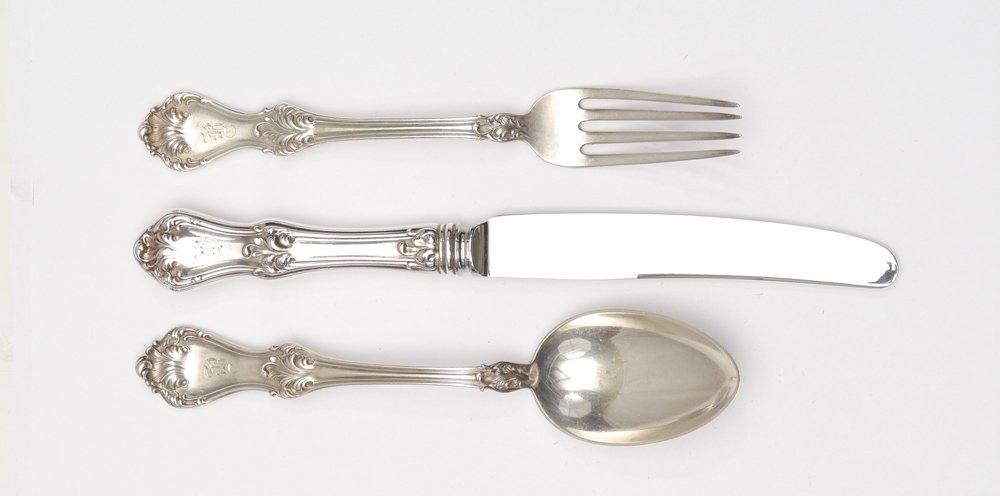 ROGER WILLIAMS STERLING FLATWARE: ROGER WILLIAMS STERLING FLATWARE: Approx. 51 pieces by Roger Williams Sterling Co. to include 12 forks (6 7/8"), 11 teaspoons (5 7/8"), 11 soup spoons (7"), 4 tablespoons (8 1/4"), 12 hollow knives (8