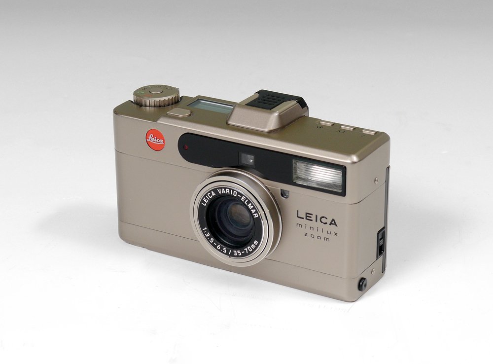 LEICA MINILUX ZOOM CAMERA: LEICA MINILUX ZOOM CAMERA: 35mm film camera with the Vario-Elmar 35-70 mm 3.5-6.5 lens. Automatic focus with fast zoom lens. New retail price is over $900. Sold with a protective Samsonite storage bag