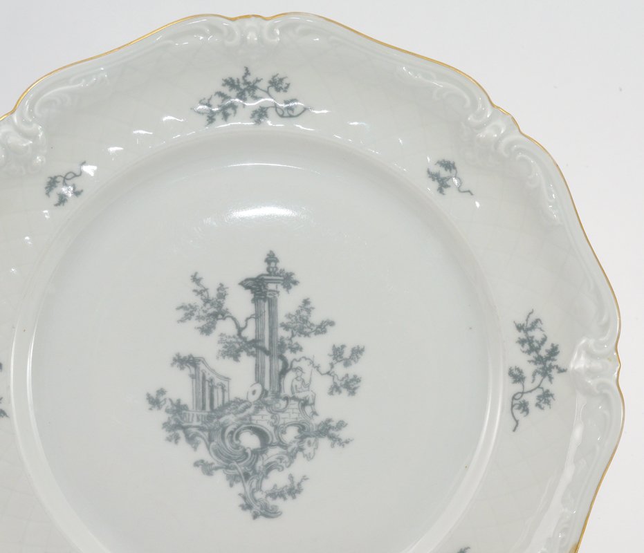 79 PC ESCHENBACH FINE CHINA: ESCHENBACH BAVARIAN FINE CHINA SERVICE: Approx. 79 pieces to include 9 dinner plates, 10 salad plates, 9 bread plates, 12 soup bowls, 11 dessert bowls, 10 cups with 12 saucers, covered vegetable, crea
