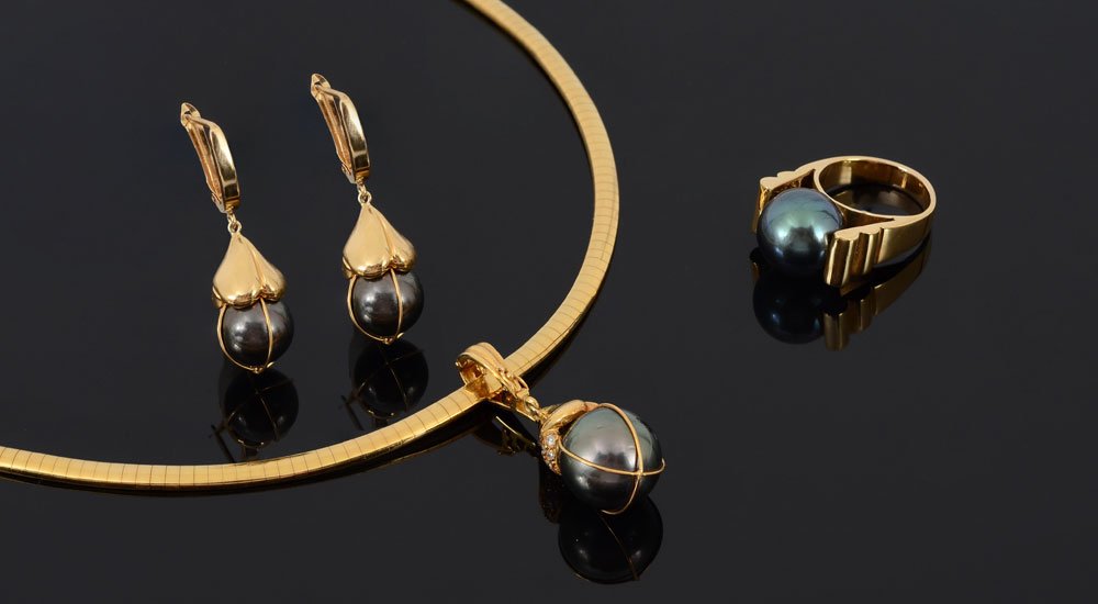TAHITIAN BLACK PEARLS NECKLACE & EARRINGS: BLACK TAHITIAN PEARL NECKLACE AND EARRINGS: 3 Tahitian black pearls, 11-14.6 mm with a slight rose' overtone. The 18K yellow gold pendant enhancer with diamonds totaling .36 Ct., the 4mm Omega chain i