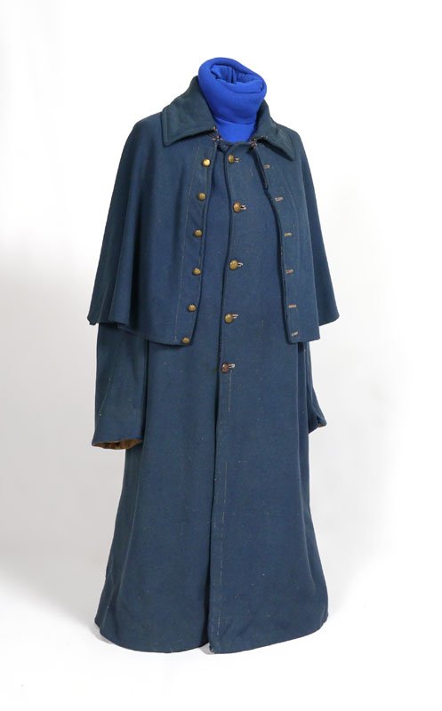 CIVIL WAR UNION ENLISTED MANS GREAT COAT: CIVIL WAR UNION ENLISTED MANS GREATCOAT: Blue wool great coat with attached cape, all buttons and top clasp present, 2 buttons are replacements. Lining remains at cuffs only. Nice example of this unid