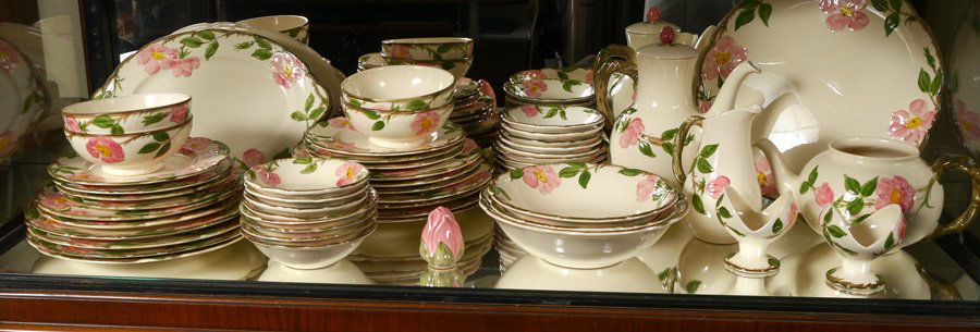 FRANCISCAN DESERT ROSE CHINA SET: FRANCISCAN DESERT ROSE CHINA SET: Approx. 52 pieces in the Desert Rose pattern by Franciscan to include 8 plates (10 1/2"), 5 salad plates (9 1/2"), 7 bread plates (8"), 4 bowls (5 1/2"), 8 bowls (6")