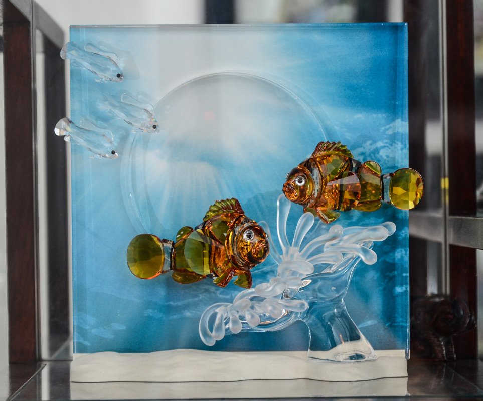 SWAROVSKI CRYSTAL WONDERS OF THE SEA 2005 HARMONY: SWAROVSKI CRYSTAL ''WONDERS OF THE SEA'': 2005 HARMONY #7400 200 500, colored crystal Clown fish, Martin Zendron designer.
