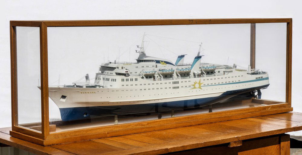 LARGE MODEL OF THE NORWEGIAN CRUISE SHIP "SUNWARD": LARGE MODEL OF THE NORWEGIAN CRUISE SHIP "SUNWARD": Modell: Trygve Larsen-Oslo plaque in case, 16" x 56.5" x 9.5", custom case 20.5" x 60.5" x 12".