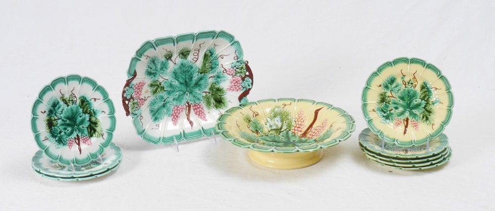 SARREGUEMINES FRENCH MAJOLICA 10 PC SET: SARREGUEMINES FRENCH MAJOLICA IN A GRAPE LEAF PATTERN: 10 pieces to include the 12" pedestal bowl, 8 plates (8" dia.) and a platter ( 12 1/2" x 9 3/4").