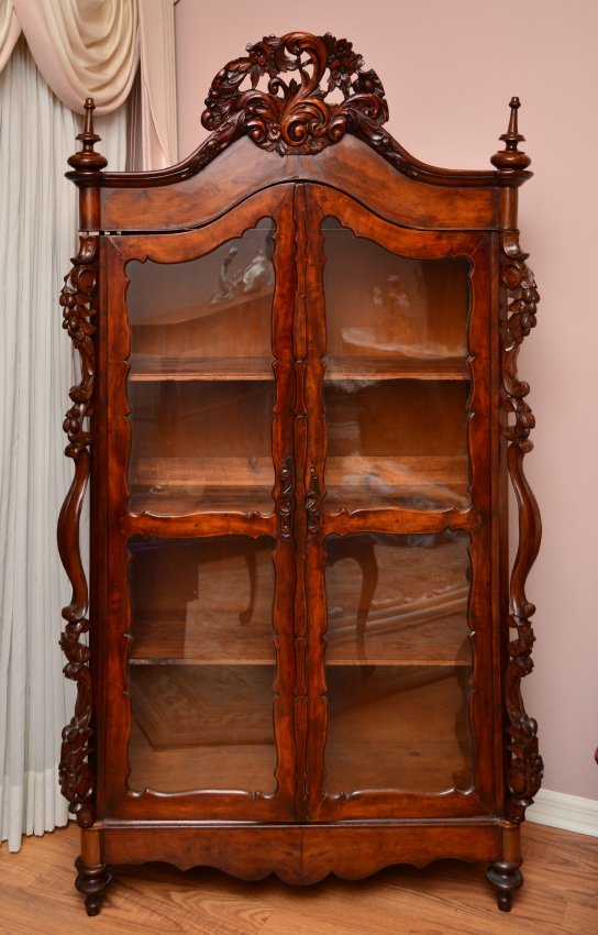 CARVED VICTORIAN CURIO