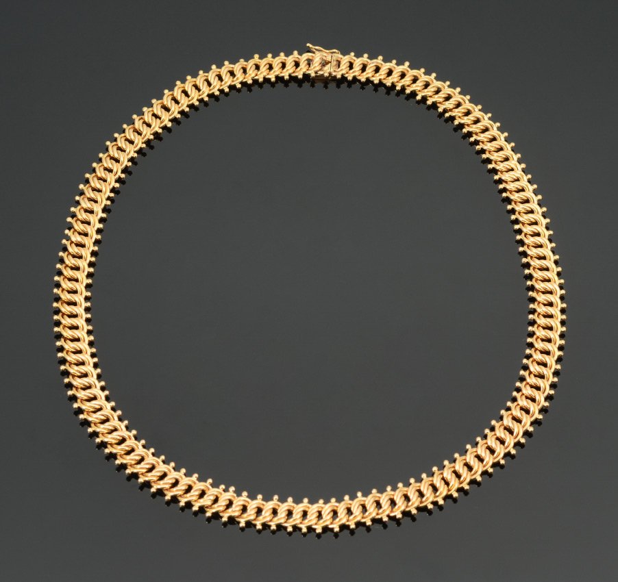 18K GOLD DOUBLE CIRCLE LINK ART DECO CHAIN NECKLACE: 18K ART DECO CHAIN NECKLACE: 18K yellow gold neck chain of double circle links, 10 mm wide, 18". length. Hidden box clasp with figure eight safety clasp. Weight 30.7 grams. Sold with current Atlanta G