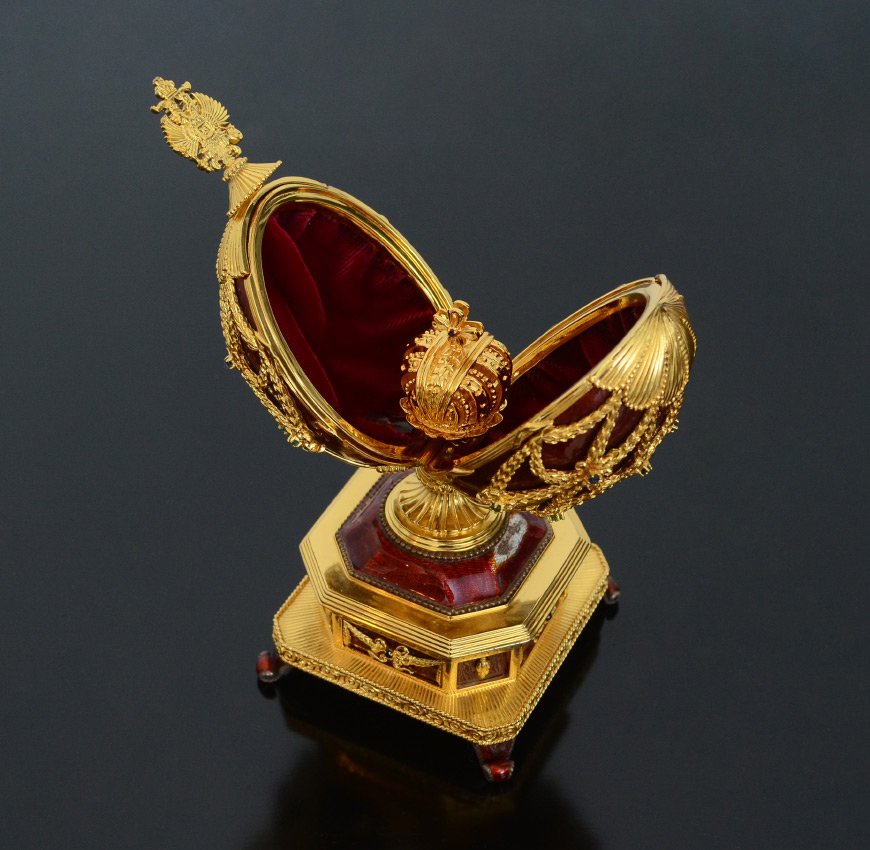 STERLING MUSICAL HOUSE OF FABERGE EGG: STERLING MUSICAL HOUSE OF FABERGE EGG: Produced by the Franklin Mint, vermeil finish sterling egg over enamel, opens to reveal crown while playing music. Marked on base "The House of Faberge Presents 