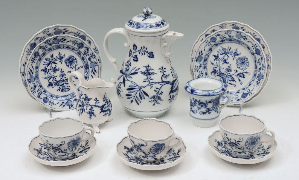 MEISSEN BLUE ONION CHINA (1 of 5)