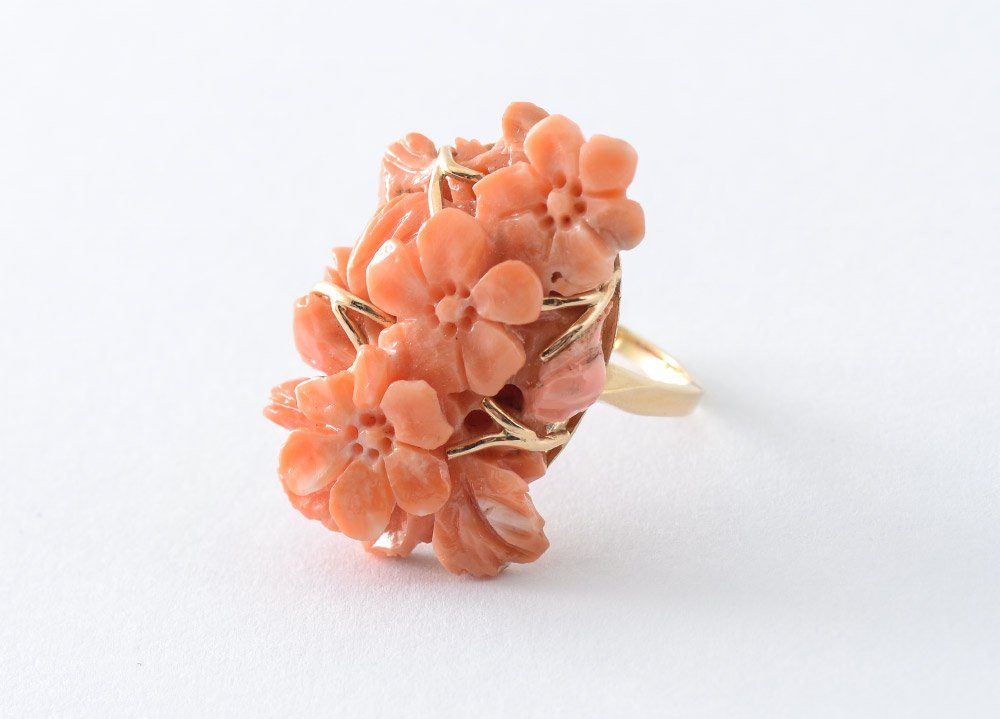 14k GOLD CARVED CORAL RING SZ 7.25 (1 of 2)