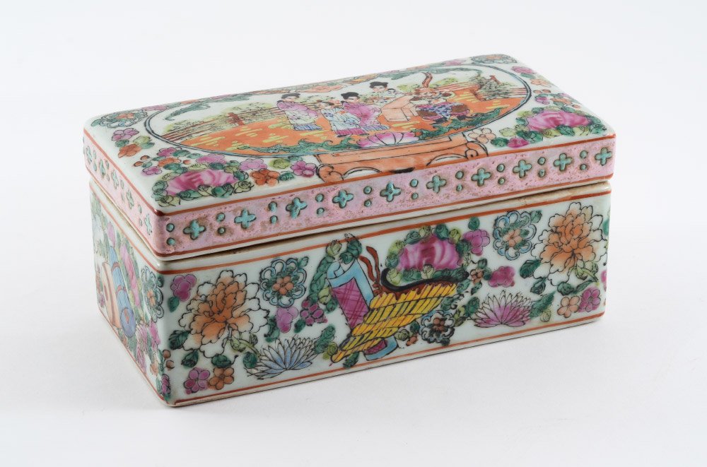 CHINESE FAMILLE ROSE COVERED BOX (1 of 6)