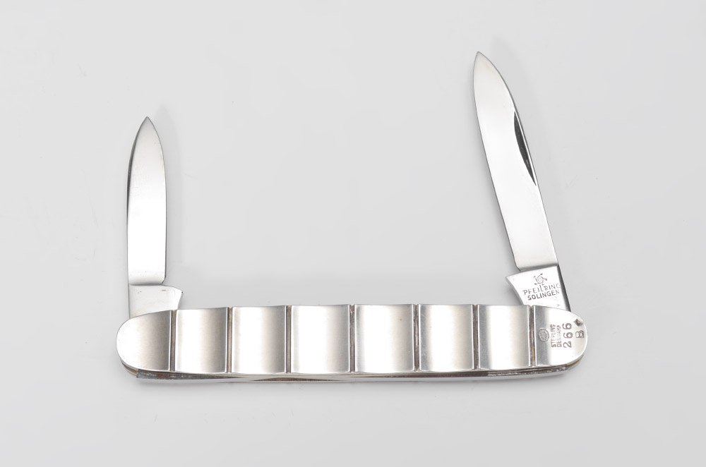 GEORG JENSEN POCKET KNIFE WITH ORIGINAL BOX: GEORG JENSEN POCKET KNIFE WITH ORIGINAL BOX: Post WWII pocket sterling case pocket knife with stainless steel blades by Georg Jensen, model 266B, 3" long. Sold with the original box from the Paris sto