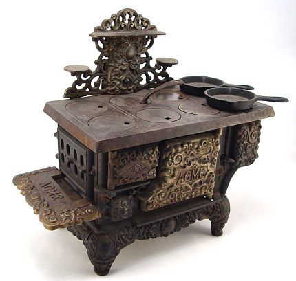 335 ACME MINIATURE IRON TOY SALESMAN SAMPLE STOVE