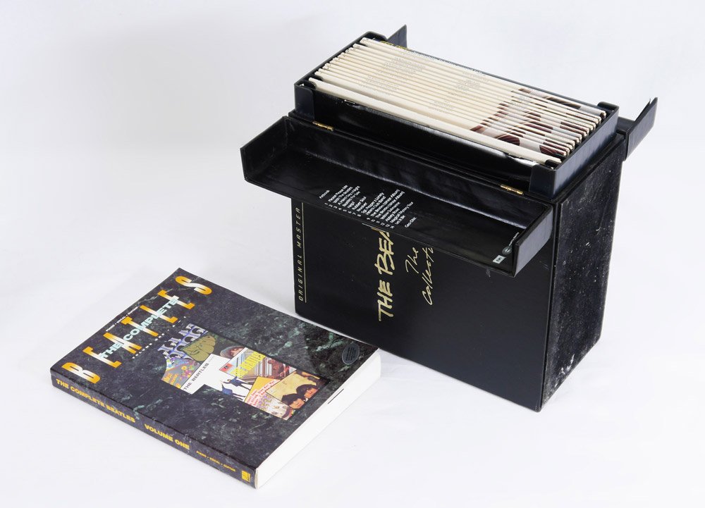 1982 THE BEATLES THE COLLECTION RECORDS AND BOOK: THE BEATLES ''THE COLLECTION'' RECORDS AND BOOK: Published in 1982 by EMI with Mobile Fidelity Sound Lab, box set comes with 14 records with original sleeves and slip cases, art book, and Geodisc. Bla