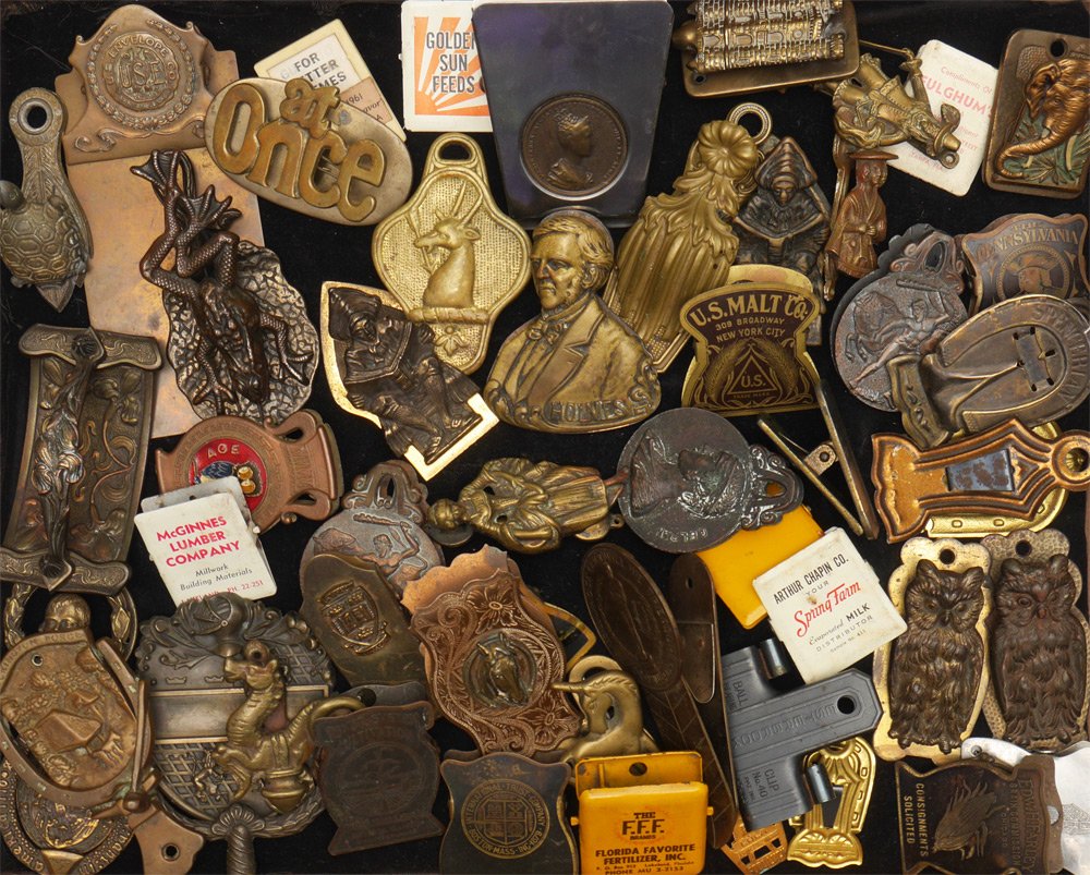 50 PC FIGURAL CLIPS, DOOR KNOCKERS: ESTATE COLLECTION OF VINTAGE CLIPS AND DOOR KNOCKERS: Bronze, steel, tin, iron, metal figural clips and knockers to include owl, frog, horse, bullfight, turtle, advertising, and more. Approx. 45 clips