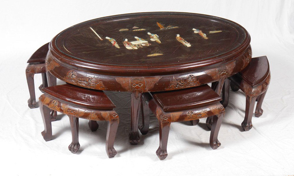 INLAID CHOW TABLE AND CHAIRS: INLAID CHOW TABLE AND CHAIRS: Oval table with chinoiserie, composite and stone decoration featuring geisha, temple and outdoor genre scenes, inset glass top. Carved and shaped skirt, paw feet, measure