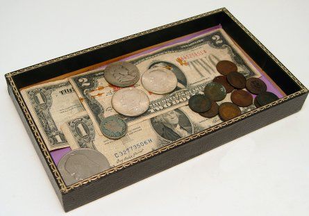 LOT OF AMERICAN COINAGE & CURRENCY COINS: LOT OF AMERICAN COINAGE & CURRENCY: To include, 1928 C two dollar bill, red stamp; two one dollar silver certificates, 1935 E & F; 1972 D Eisenhower dollar; two 1964 D Kennedy half dollars; 1952 Frank