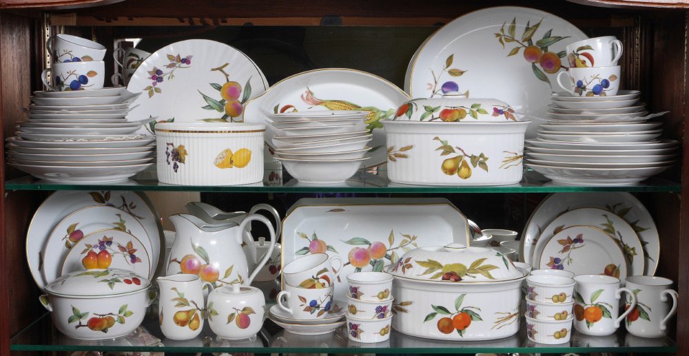 ROYAL WORCESTER EVESHAM DINNER 73 PIECE: ROYAL WORCESTER EVESHAM CHINA: Approx. 73 pieces to include 12 dinner plates (10"), 10 salad plates, 10 bread plates, 6 cups 6 saucers 4 mugs, 8 cereal bowls, 6 ramekins, the 15" platter, pitcher with