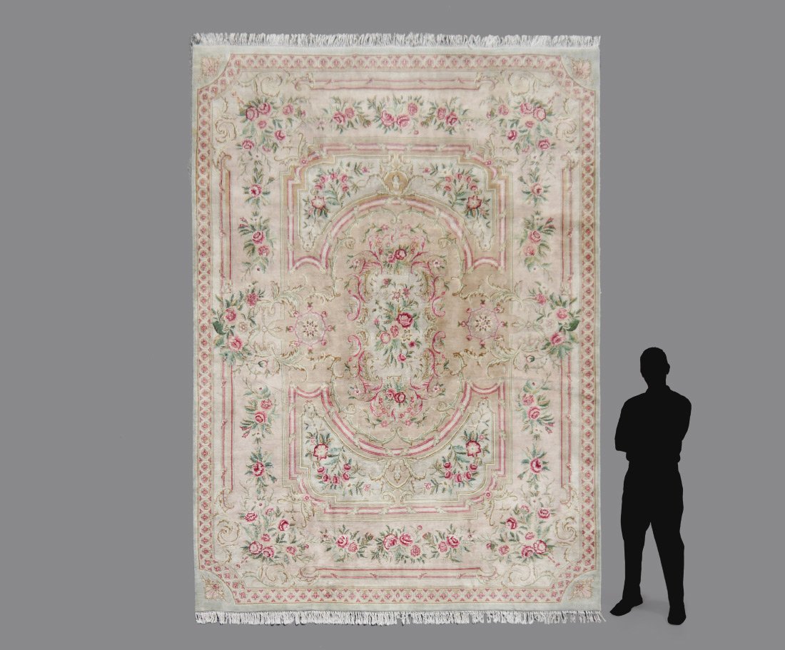 PERSIAN / INDO-PERSIAN KERMAN WEAVE HK WOOL RUG 9': APPROX. 25-45 YR OLD PERSIAN OR INDO-PERSIAN KERMAN WEAVE HAND KNOTTED WOOL RUG, 9'2" x 12'4": A very pretty rug! This rug has the formal elegant look of a French Aubusson rug with its realistically d