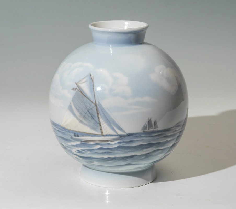 LARGE BING & GRANDOHL MARINA VASE: LARGE BING & GRONDAHL SAILBOAT VASE: Hand painted sailboats at sea, Marked on base with 8781/502 and signed RL, 9 1/4" x 8 1/4".