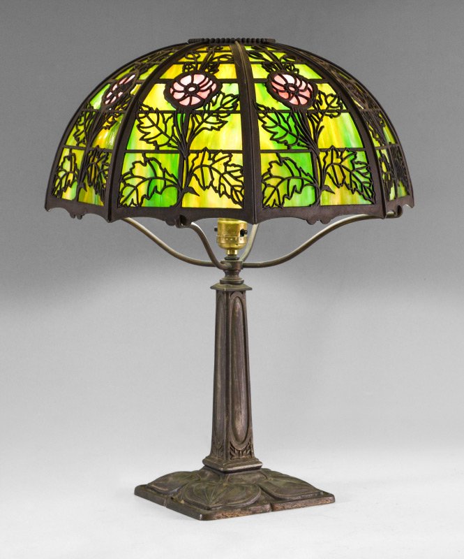 BRADLEY & HUBBARD FLORAL SLAG GLASS TABLE LAMP