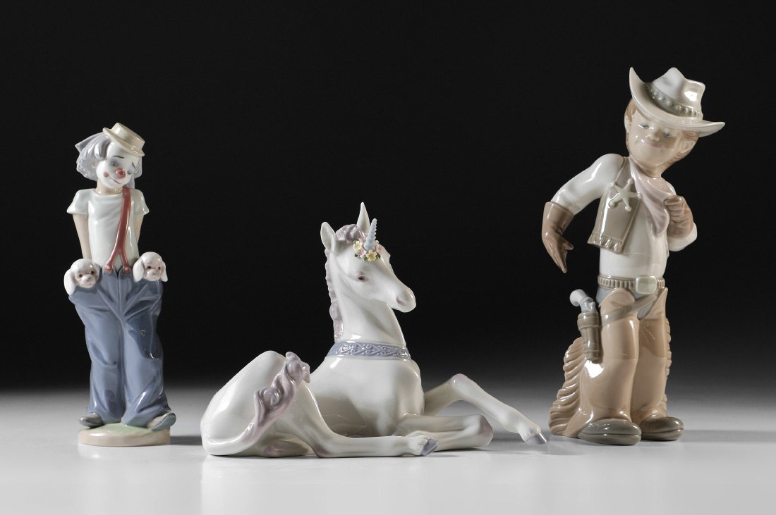 LLADRO LITTLE PALS 7600 SHERIFF 4969 UNICORN 5826: 3 LLADRO PORCELAIN FIGURINES: 1) LITTLE PALS #7600 1985 Collectors Society, Juan Huerta sculptor, 8.75'' h. 2) SHERIFF PUPPET #4969, Juan Huerta sculptor, 10.5'' h. 3) LITTLE UNICORN #5826, Jose Luis 