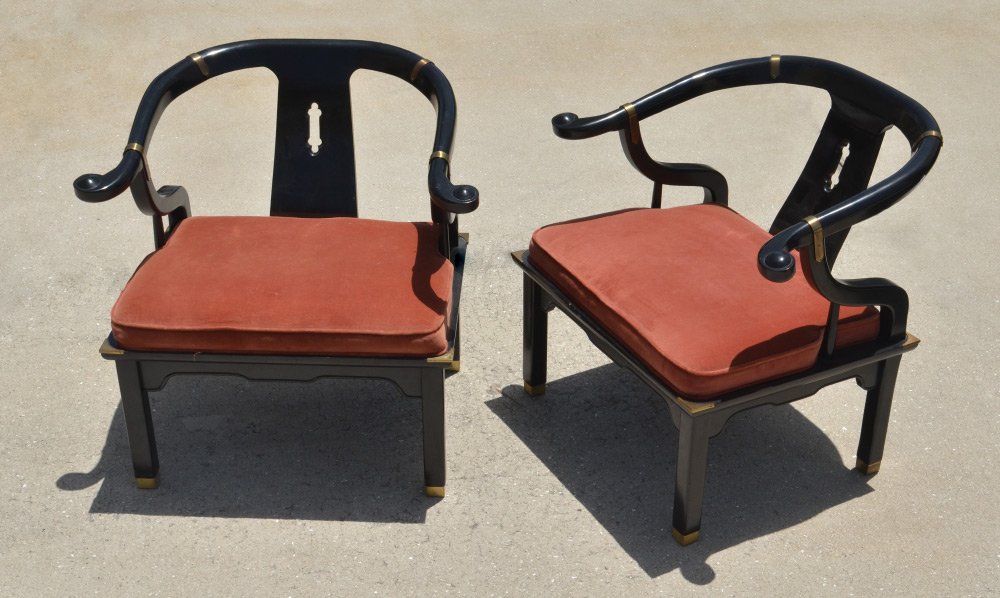PAIR EBONIZED CHINESE HORSESHOE BACK ARM CHAIRS: PAIR EBONIZED CHINESE HORSESHOE BACK ARM CHAIRS: 20th century production, horseshoe shape top rail and arms, shaped back splat with pierced decoration, shaped arm supports. Square legs, shaped skirt, 