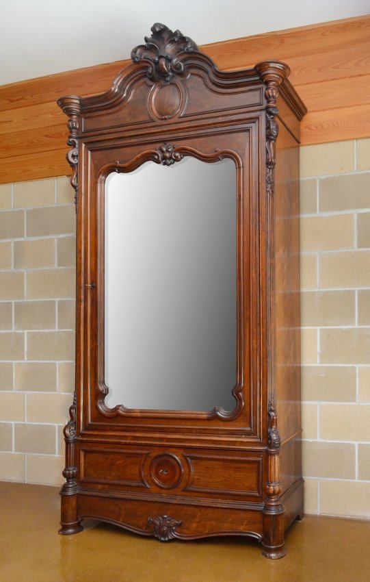 VICTORIAN CARVED ROSEWOOD ARMOIRE: VICTORIAN CARVED ROSEWOOD ARMOIRE: Shaped top with central foliate plume over medallion. Single mirrored door over single full length drawer, carved skirt, birds eye maple interior, original diamond d