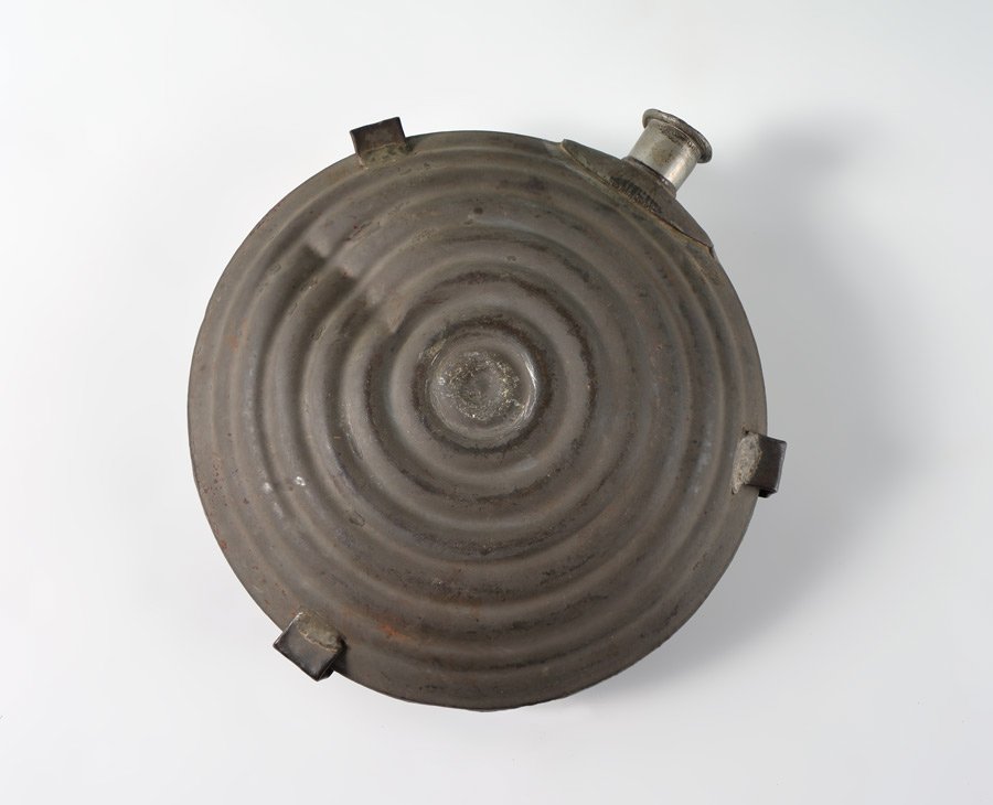 CIVIL WAR BULLSEYE CANTEEN: CIVIL WAR BULLSEYE CANTEEN: Model 1858, marked Hadden, Porter & Booth, Philadelphia on pewter spout, overall measures 8 3/4'' x 7 1/2'' x 2 1/2''.