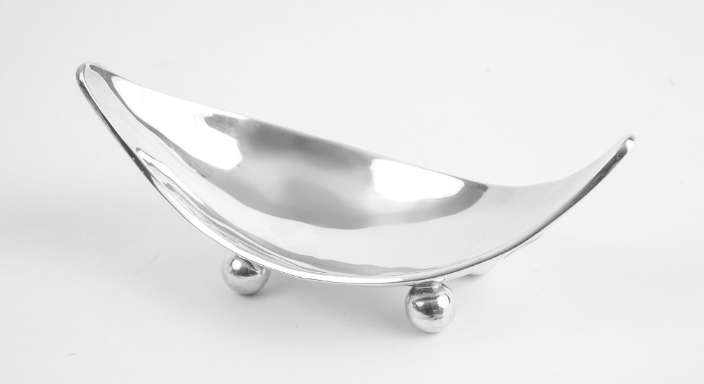 JUVENTINO LOPEZ REYES MEXICAN STERLING FOOTED TRAY: JUVENTINO LOPEZ REYES MEXICAN STERLING FOOTED TRAY: Mid century stylized leaf form tray on 4 ball feet. Signed with Reyes hallmark, Made in Mexico, .925, Sterling. 3 1/4'' h. x 10'' x 4 1/4'', approx.