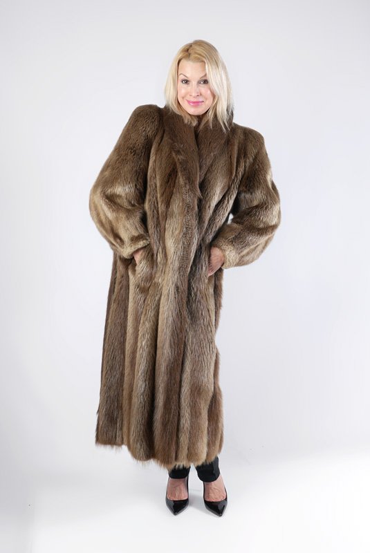 FULL LENGTH BROWN FUR COAT: FULL LENGTH BROWN FUR COAT: Full length, fully lined fur coat with stand up collar is in good condition. Length is 51" from the shoulder to the hem, 14" from shoulder to shoulder and 25" from shoulder
