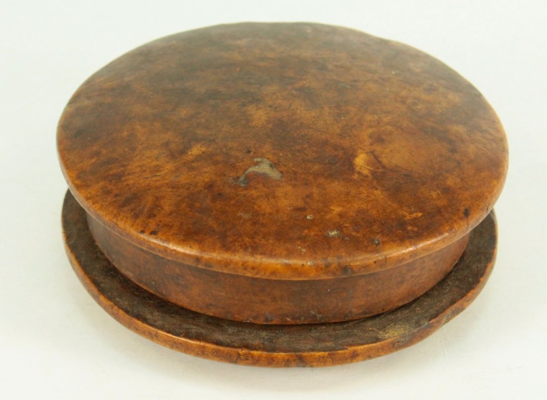 1700/1800's Carved Burl Wood Circular Box Treen Ware: Antique box with a circular form. Both pieces are original to each other and fit tightly together. Made of single pieces of carved root burl wood, very fine quality. New England, late 18th/early 19th