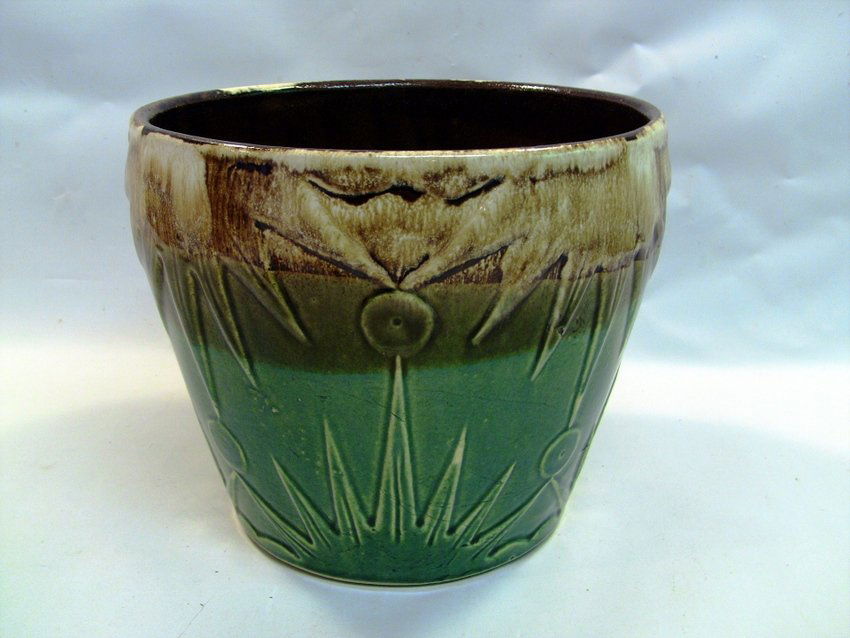 ROBINSON RANSBOTTOM Starburst Roseville Planter: Drip-glazed earthenware, shaped in the Starburst pattern with stylized fern designs. Signed on the bottom: RANSBOTTOM ROSEVILLE 1400. Different sizes of such planters are known to collectors, this one