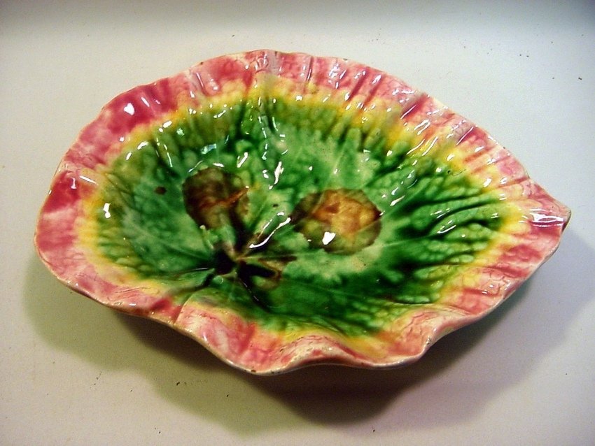 1880's GSH ETRUSCAN Majolica Begonia Leaf, Pink: Original Etruscan Majolica dish. It is heavily glazed with bright pastel colors -Green, Pink, Yellow and Brown.Begonia leaf. Well marked with the GSH Etruscan Majolica mark. Made by Griffen, Smith & H