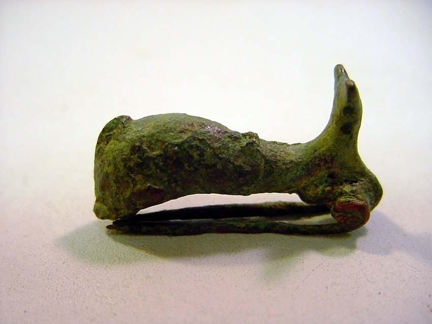 I-III A.D.Roman Bronze DOLPHIN Fibula Brooch Pin: Bronze. Interesting Dolphin shape. Such fibulae were used to fasten clothing (such as togas and cloaks). Retains original pin. Roman. Circa I-III AD. Measurements: Approx.1.2" (3 cm)
