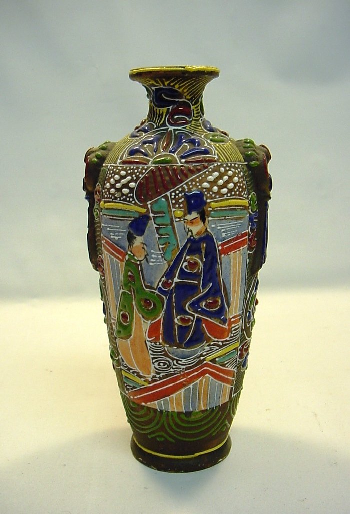 18681912 MEIJI Japanese Moriage Satsuma Vase