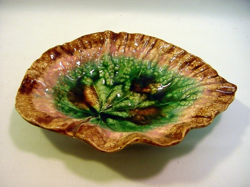 1880's GSH ETRUSCAN Majolica Begonia Leaf, Brown: Original Etruscan Majolica dish. It is heavily glazed with bright pastel colors -Green, Pink, Yellow and Brown.Begonia leaf. Well marked with the GSH Etruscan Majolica mark. Made by Griffen, Smith & H