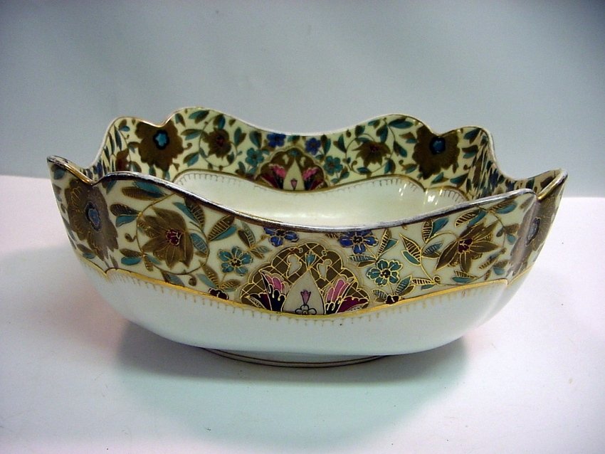 1853-1879 Fischer & Mieg ROYAL VIENNA Square Fruit Bowl: It is made of finest porcelain, with an intricate pattern made by Fischer & Mieg in Pirkenhammer, Bohemia between 1853-1879 and then hand painted by a Royal Vienna factory between 1870 and 1910. Marke