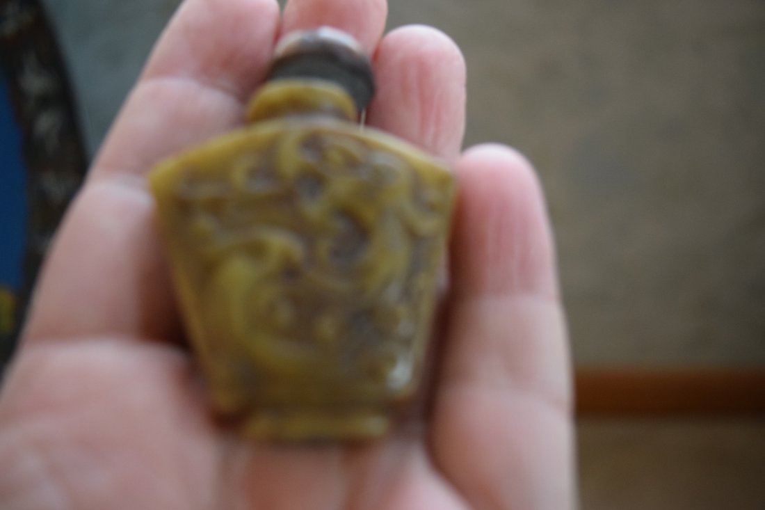 Chinese early qing dynasty dragon snuff bottle. (1 of 3)